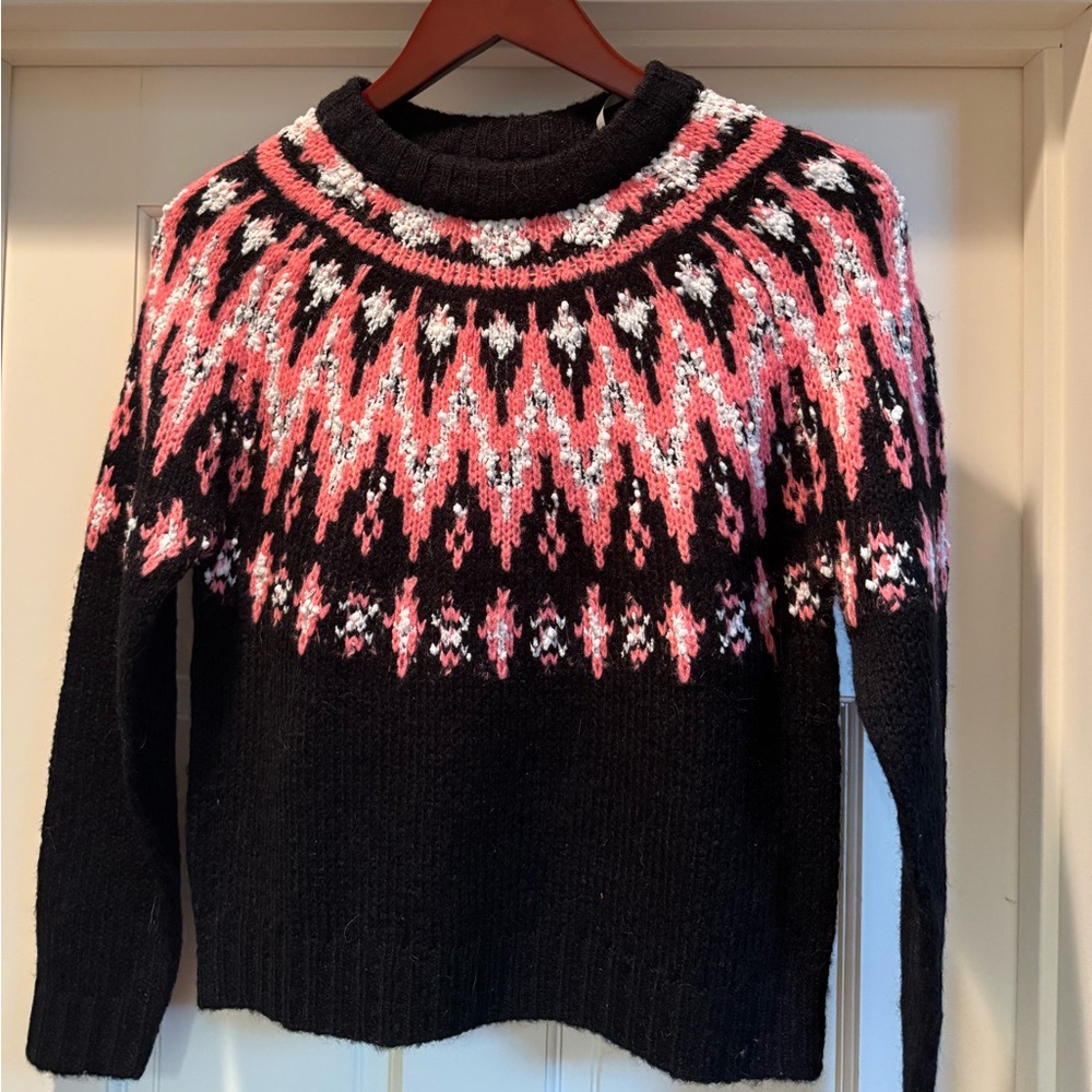Hooked Up by IOT Black and Pink Geometric Sweater